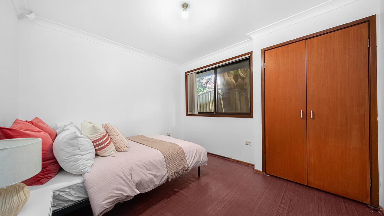 Room in a share house