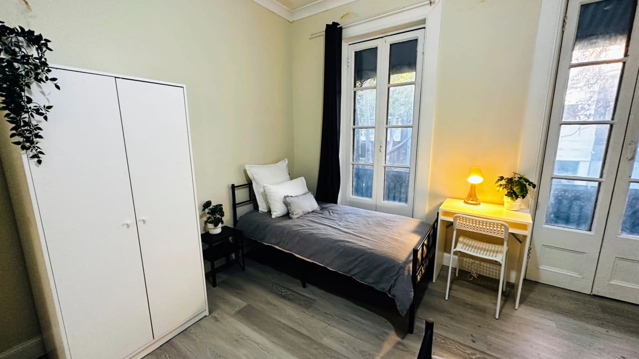 Furnished room in a flatshare