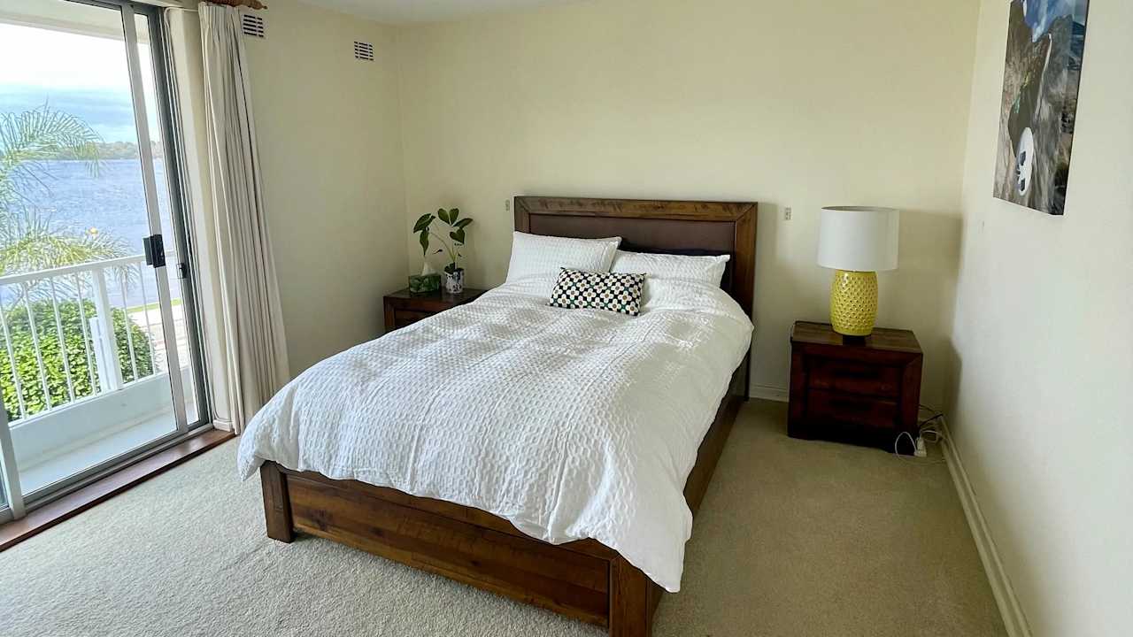 Furnished room in a flatshare