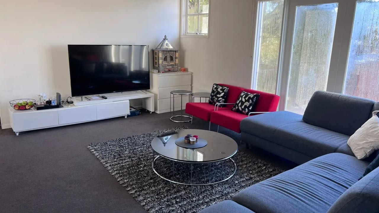 Furnished room in a flatshare