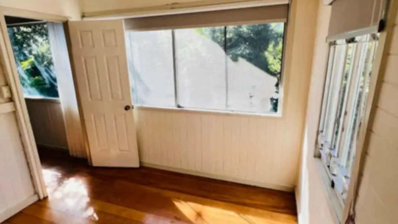Room in a share house