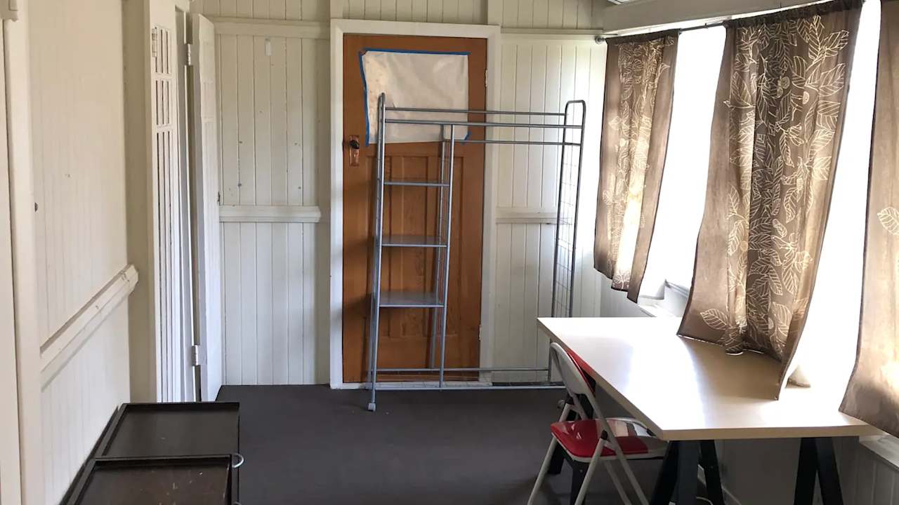 Furnished room in a share house