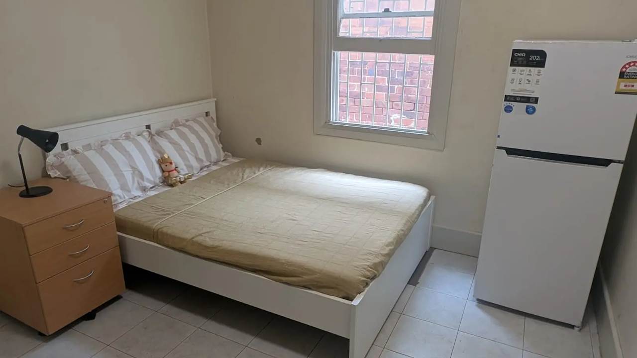 Furnished room in a share house