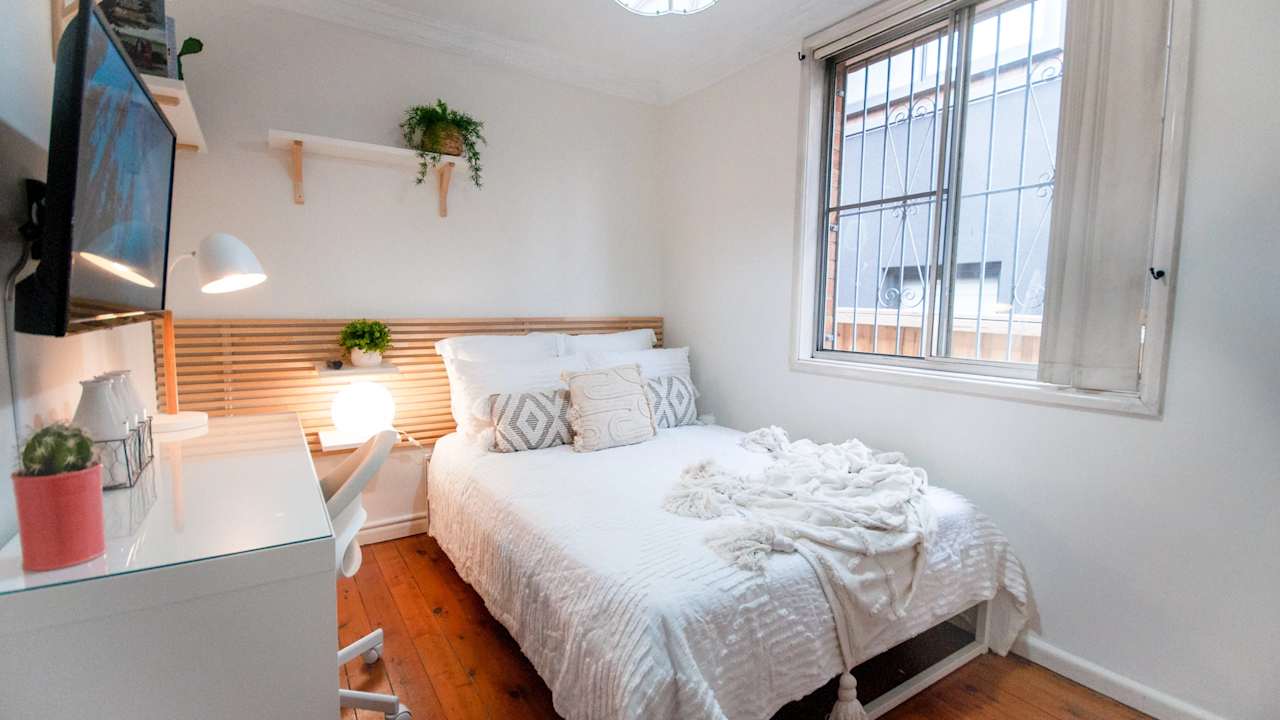 Furnished room in a share house