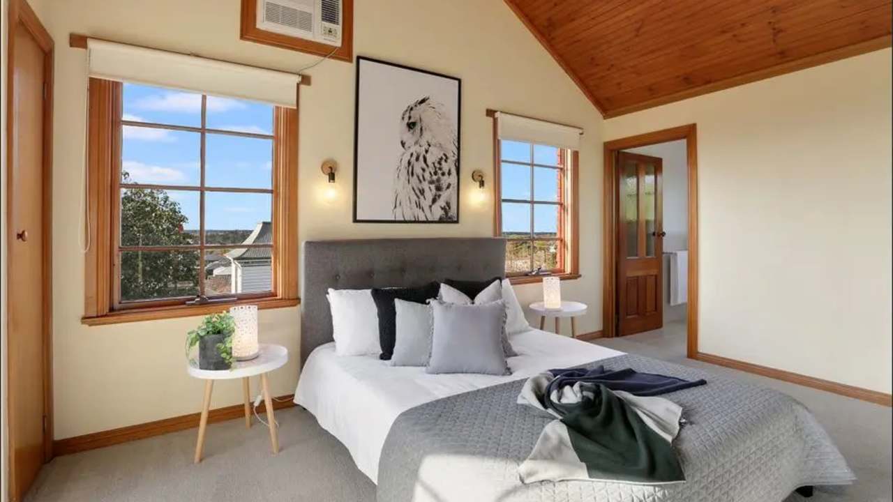 Furnished room with ensuite in a share house