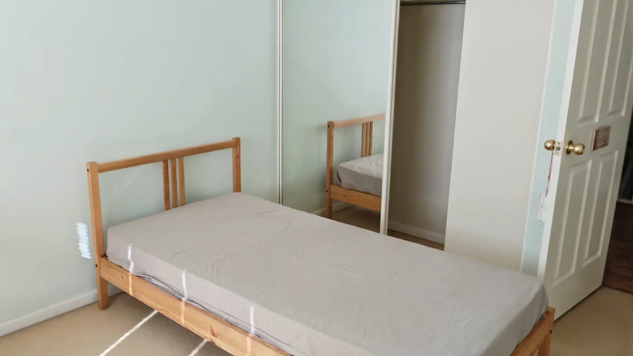 Room in a share house