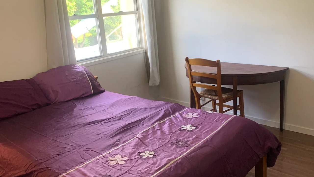 Furnished room with ensuite in a flatshare