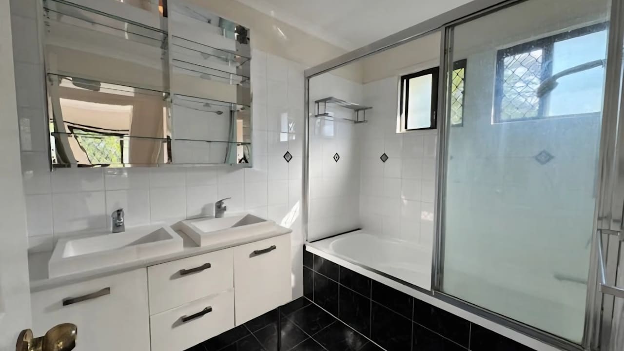 Unfurnished room in a share house