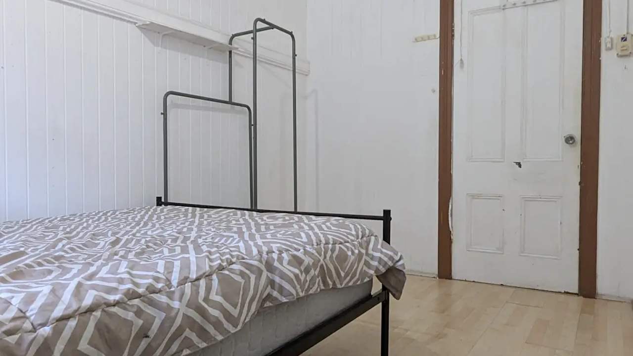 Room in a share house