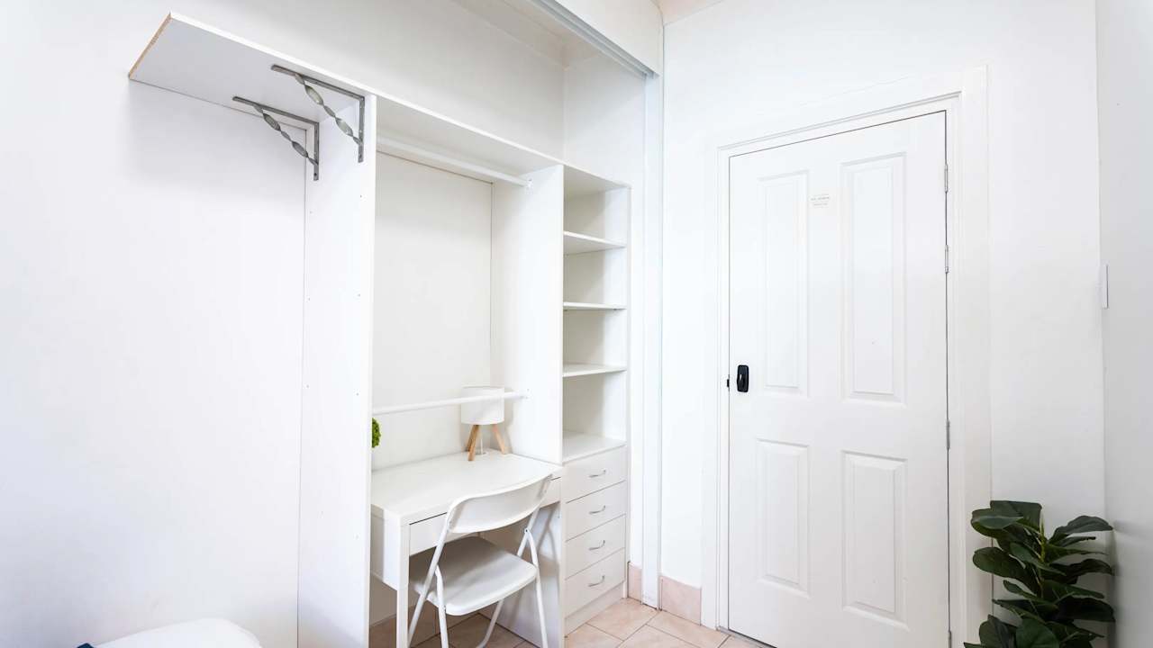 Furnished room in a share house