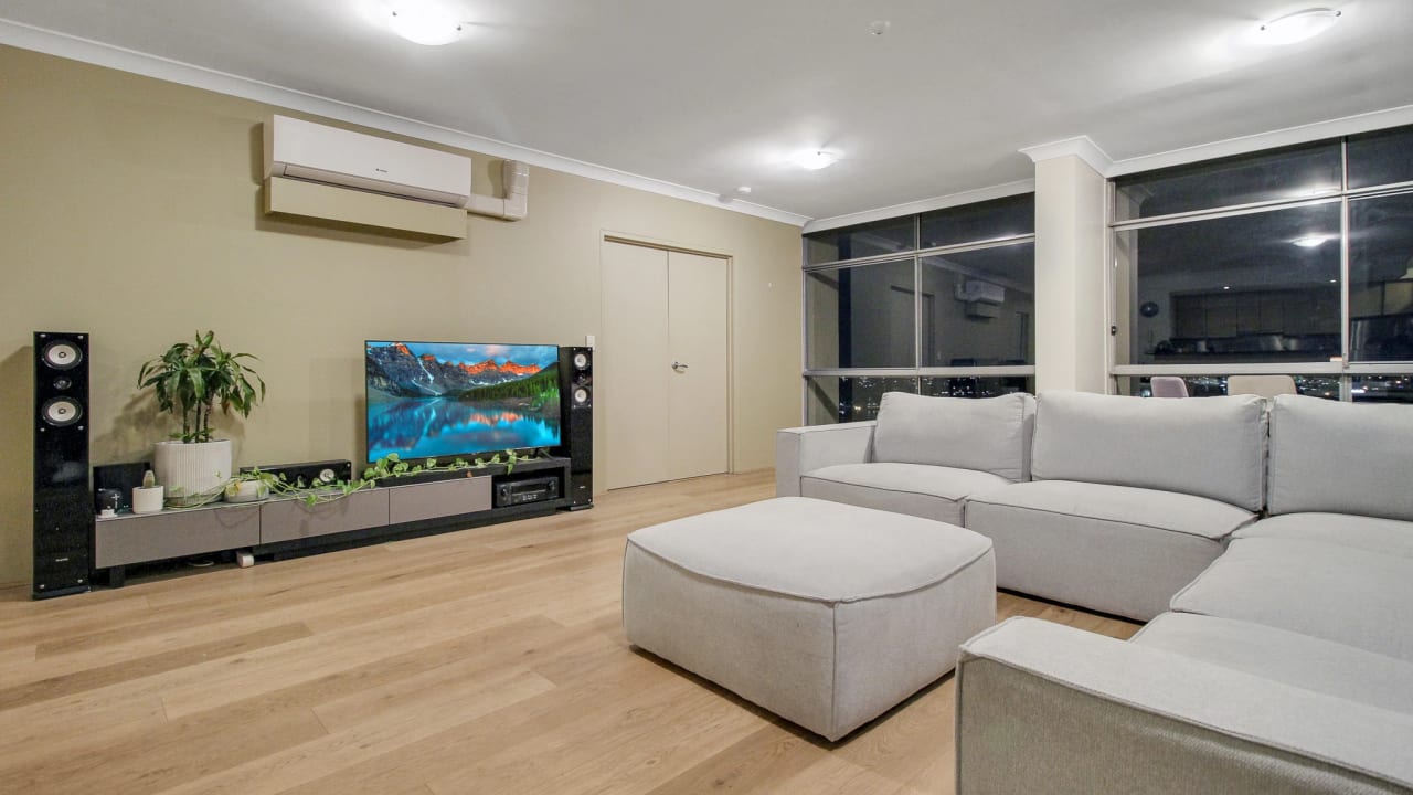 Furnished room with ensuite in a flatshare