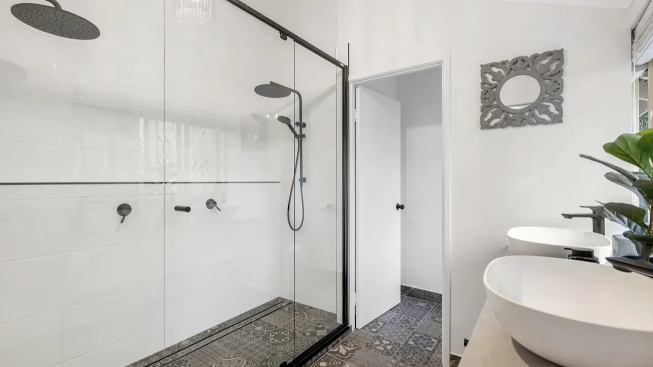 Furnished room with own bathroom