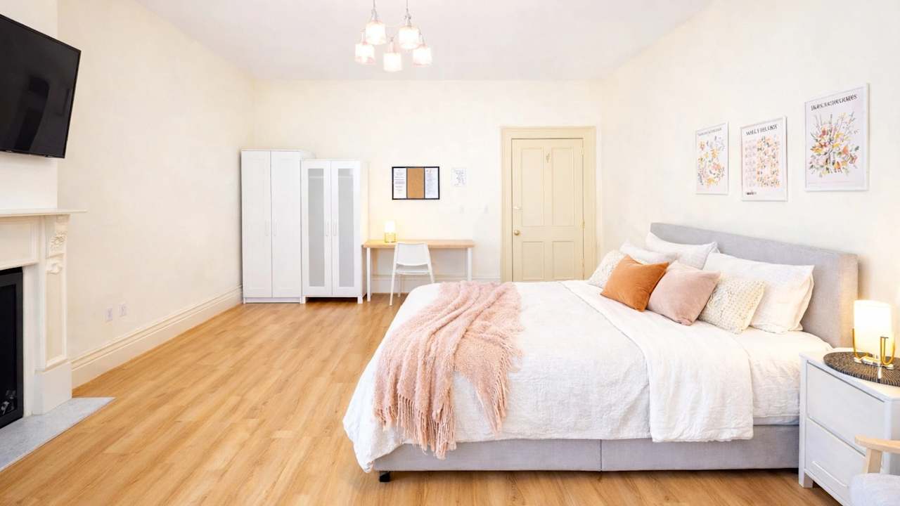 Furnished room in a share house