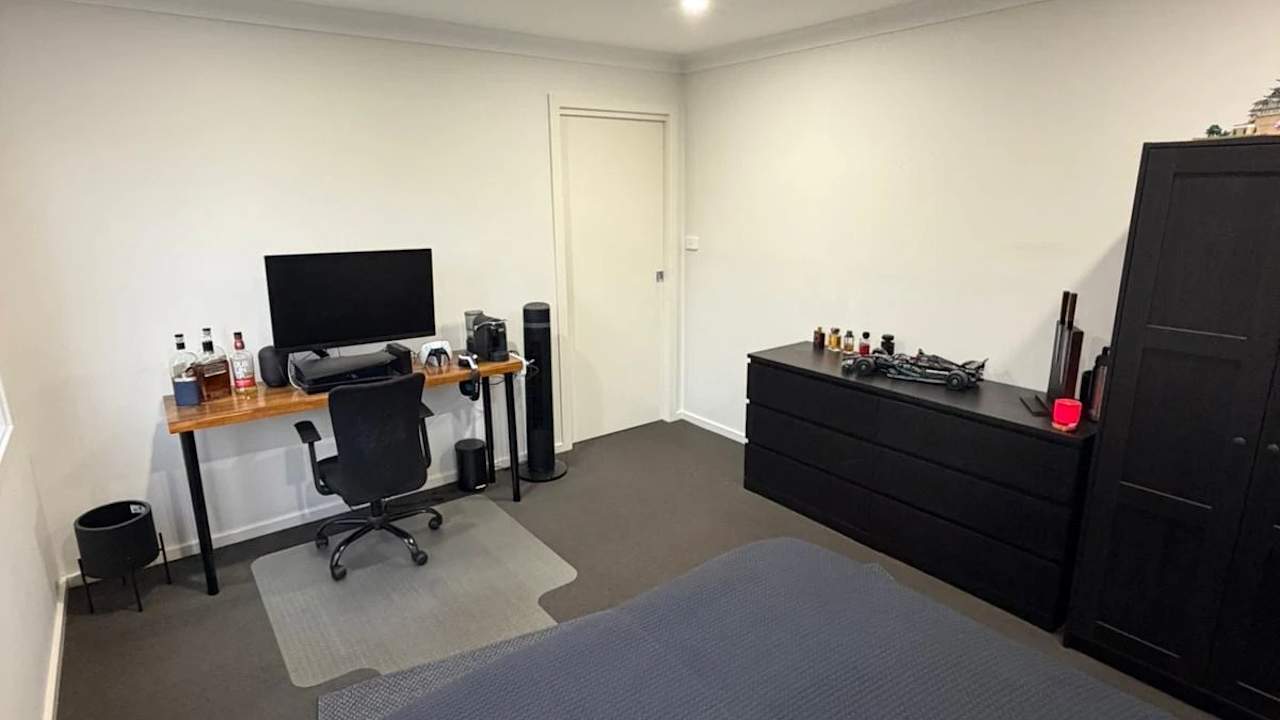 Unfurnished room in a share house