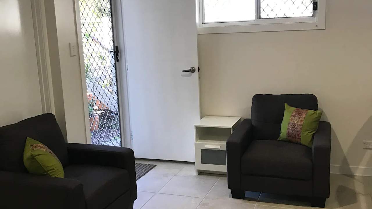 Unfurnished room studio flat for rent