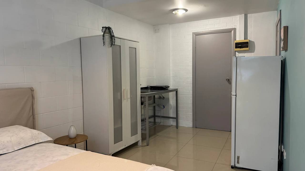 Furnished room with ensuite in a flatshare