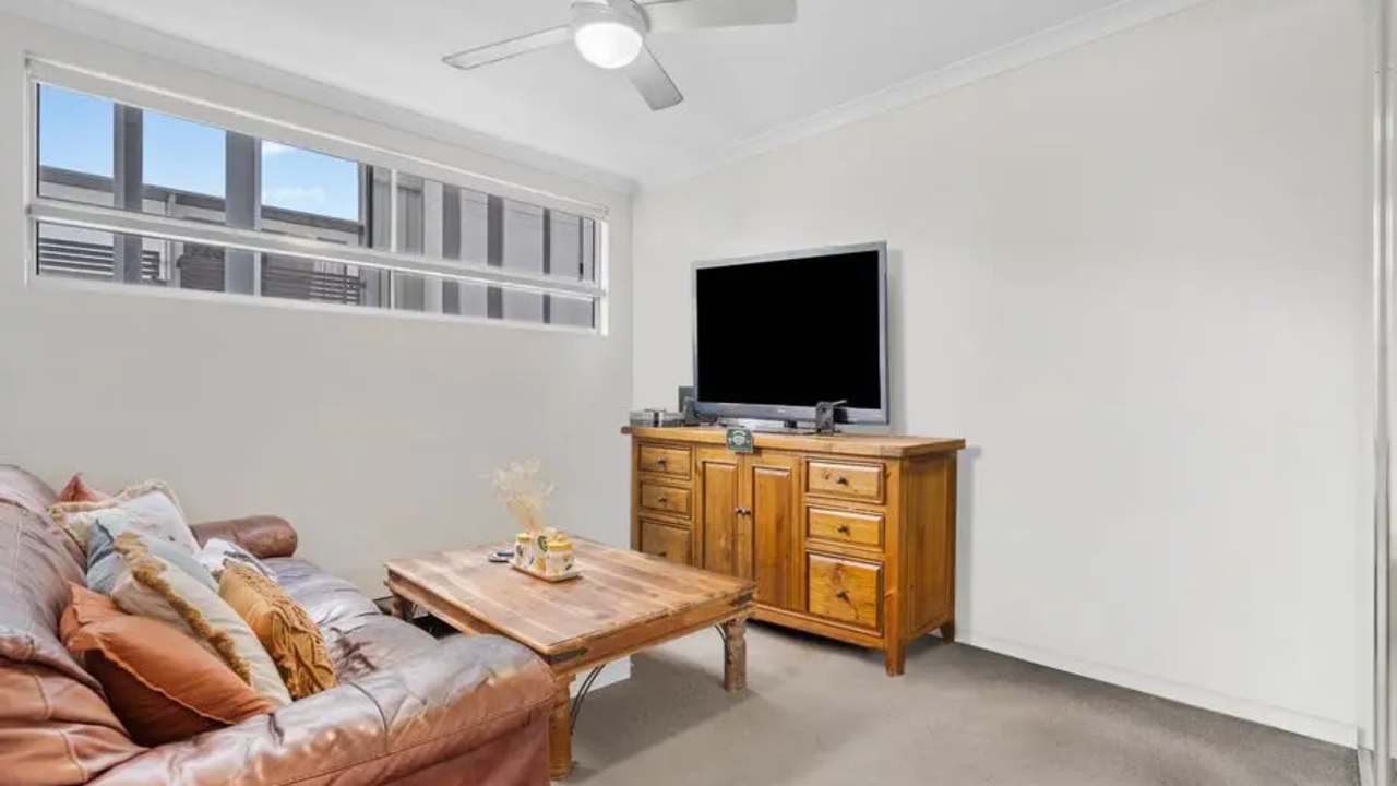 Unfurnished room with own bathroom