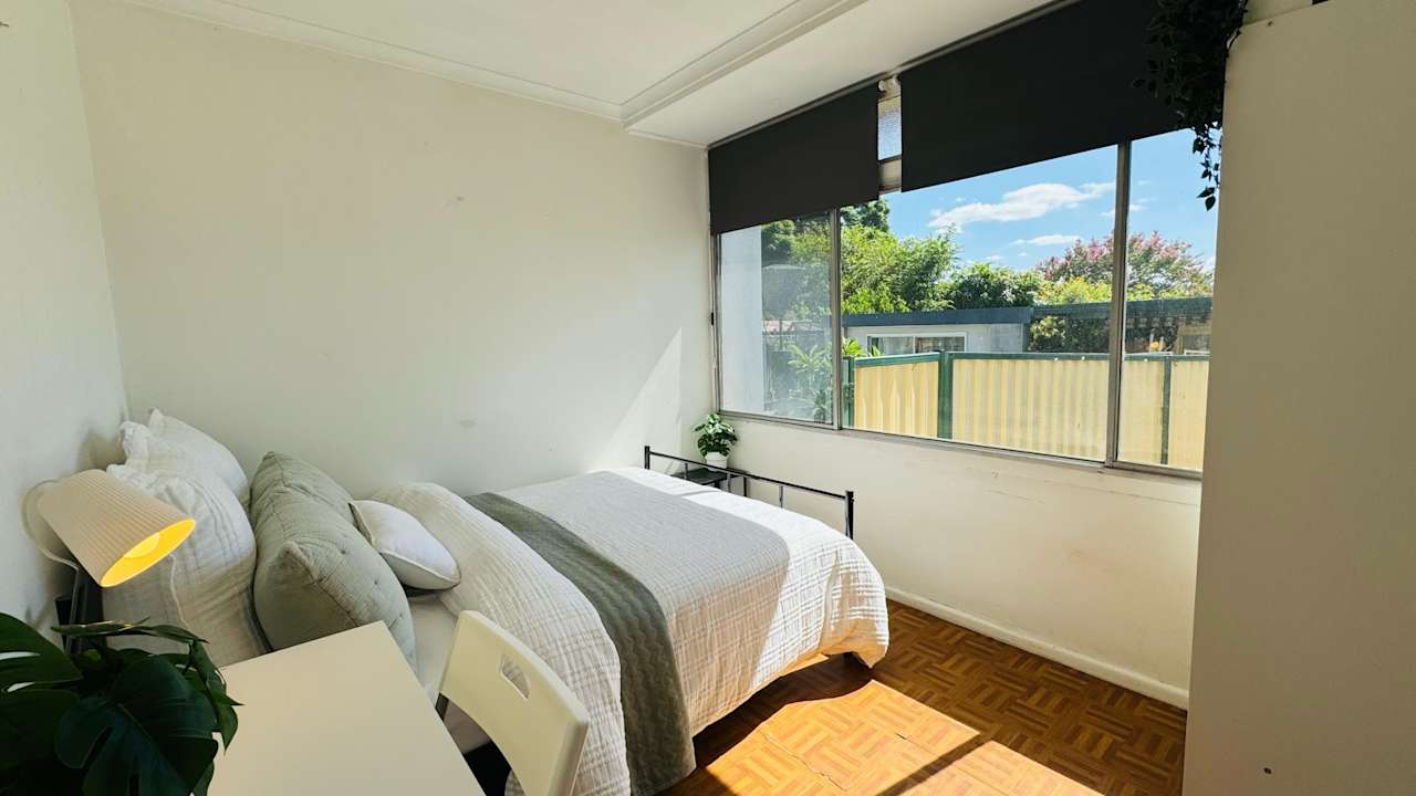 Furnished room in a flatshare