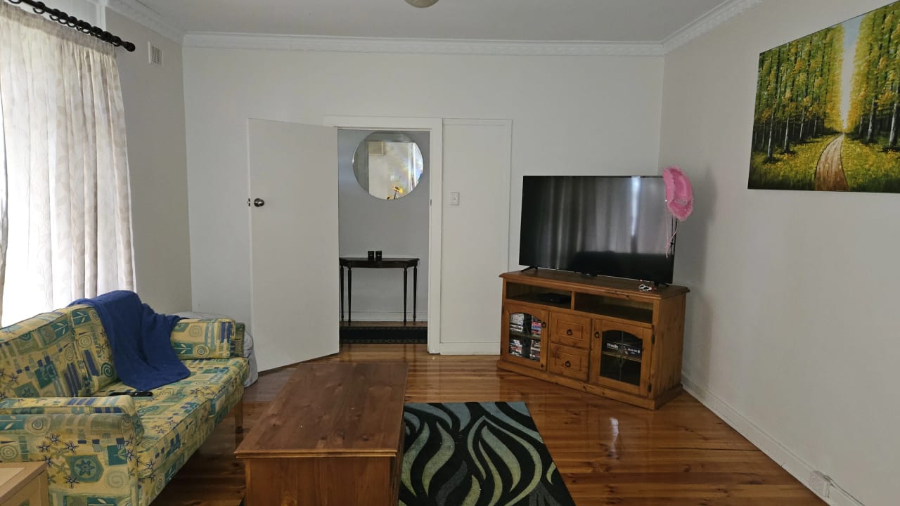 Room in a share house