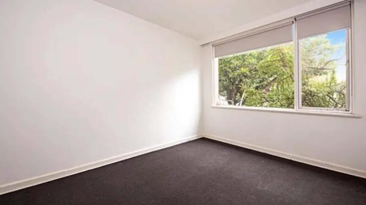 Unfurnished room in a flatshare