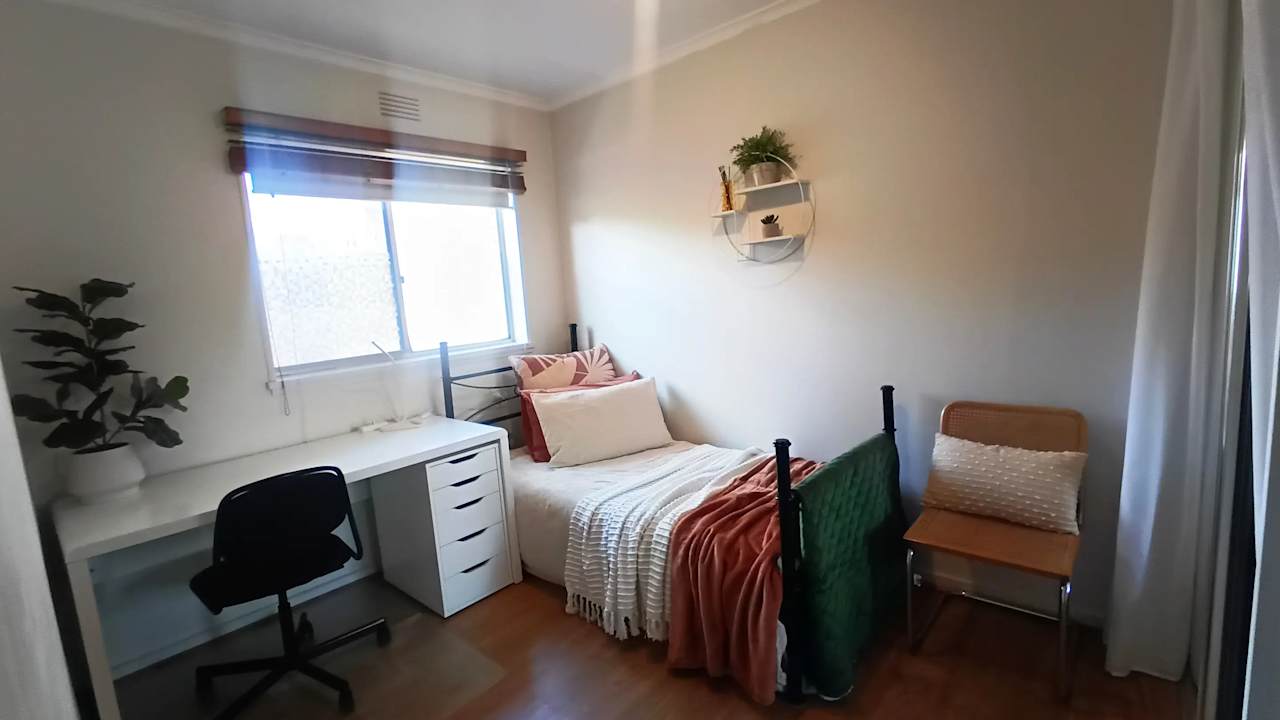 Furnished room in a flatshare