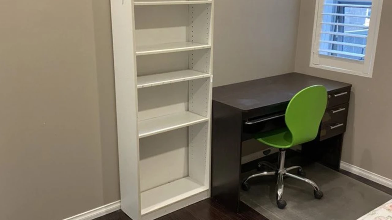 Furnished room in a share house