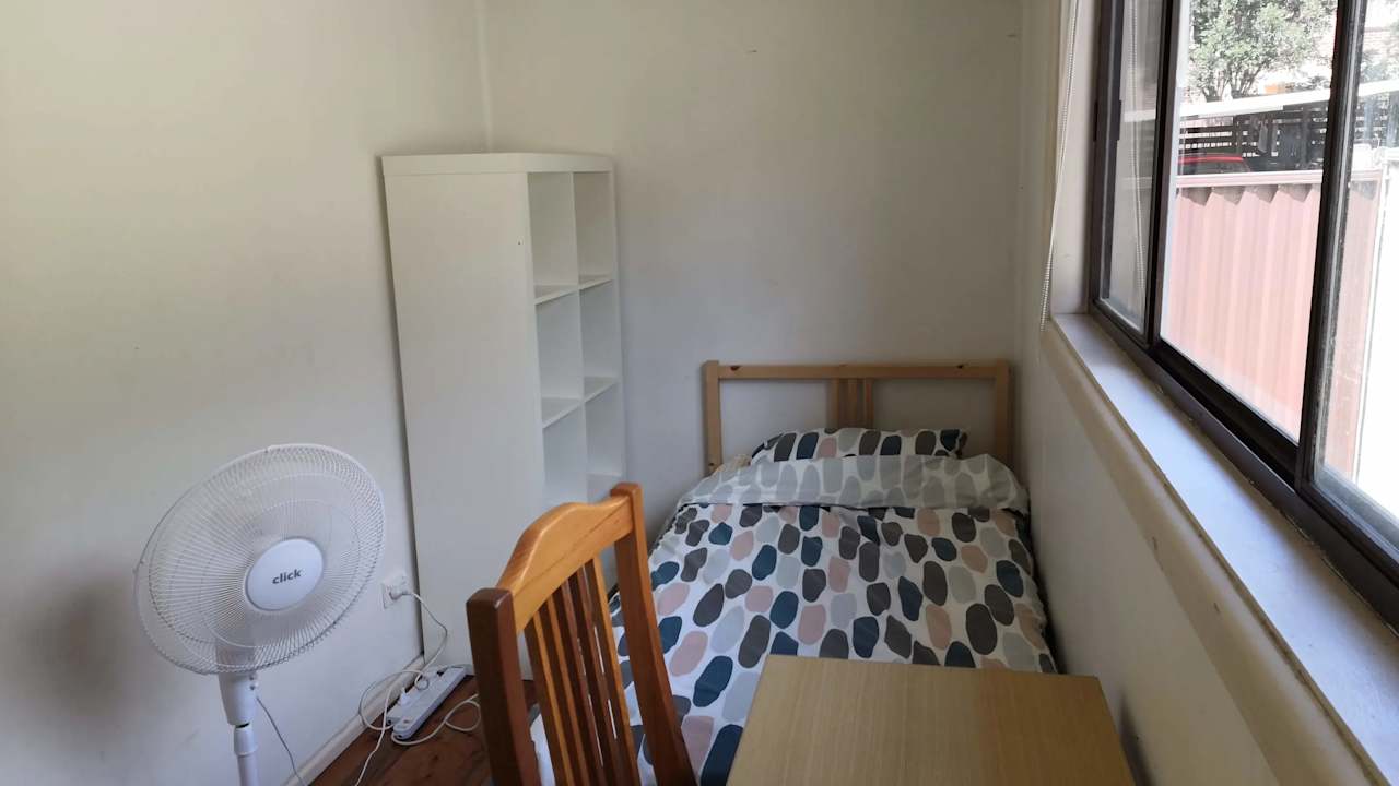 Furnished room in a flatshare