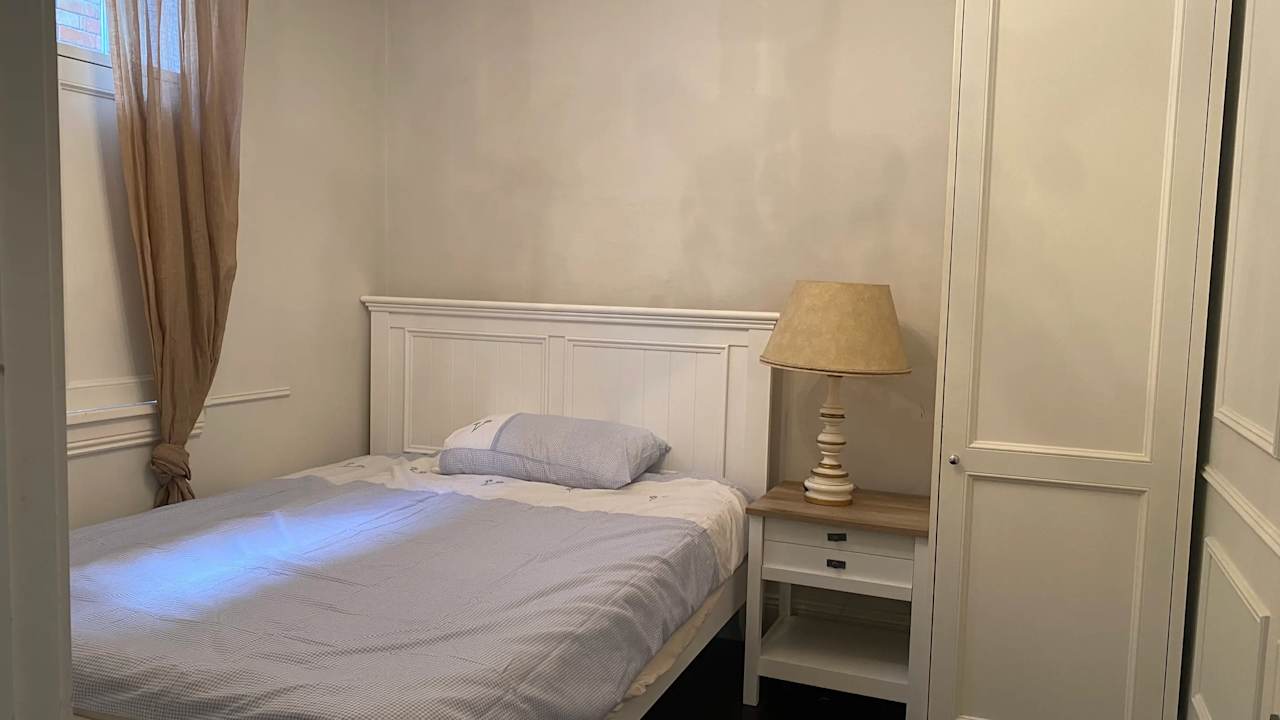 Furnished room in a flatshare