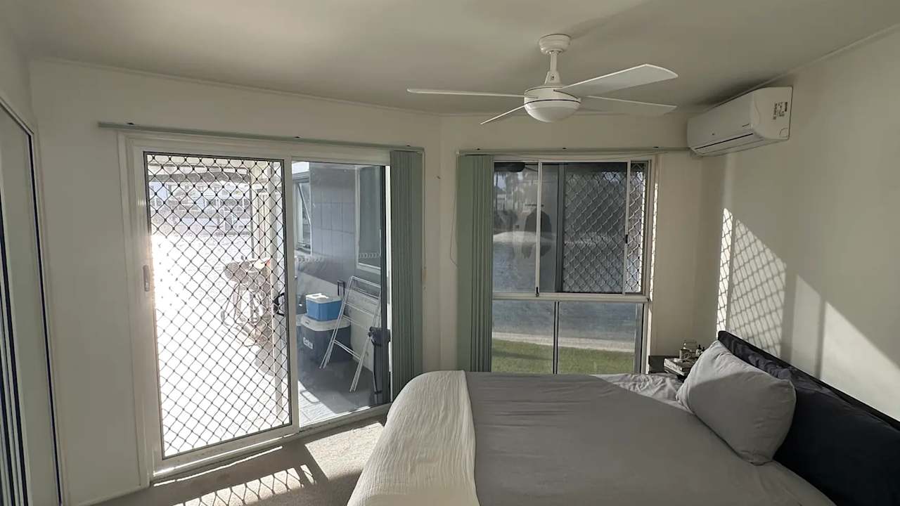 Furnished room in a share house