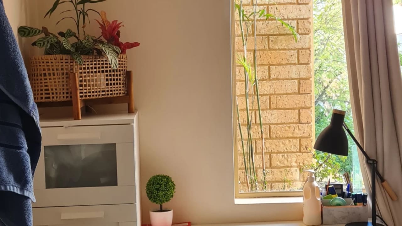 Furnished room in a flatshare