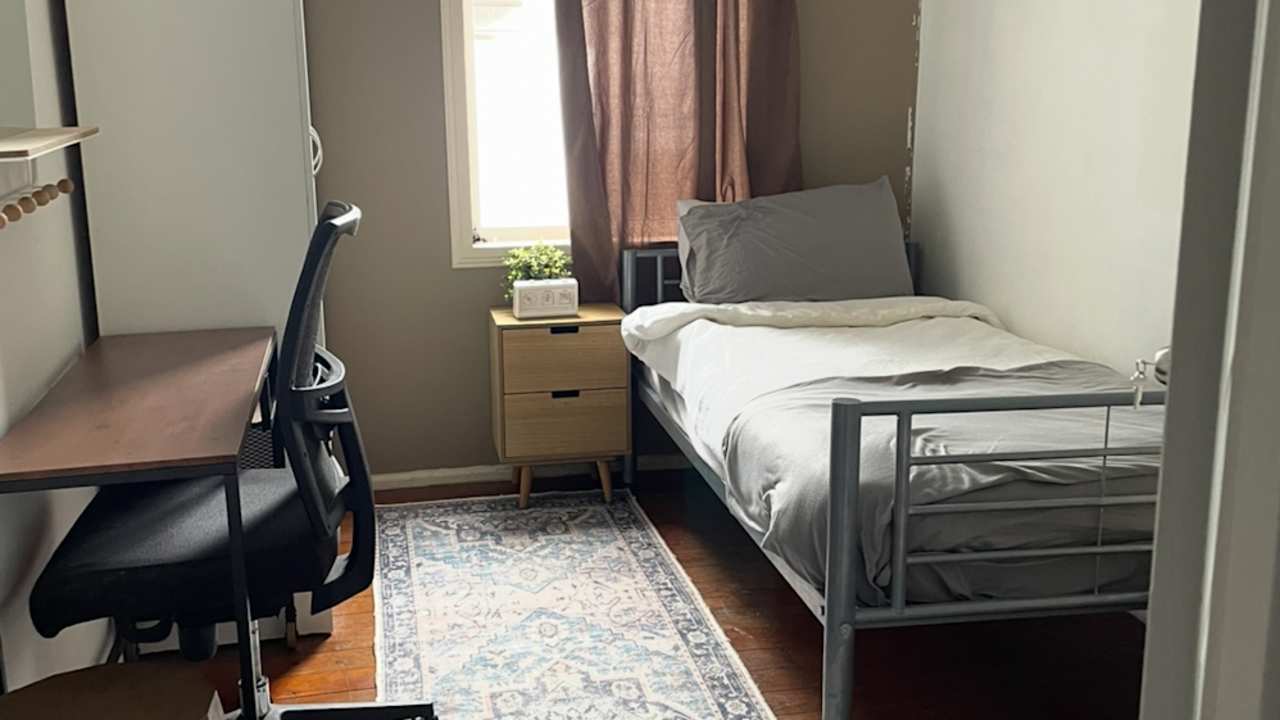 Furnished room in a share house