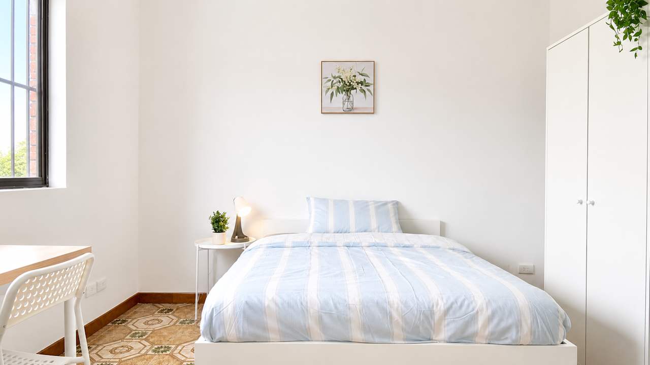 Furnished room in a share house