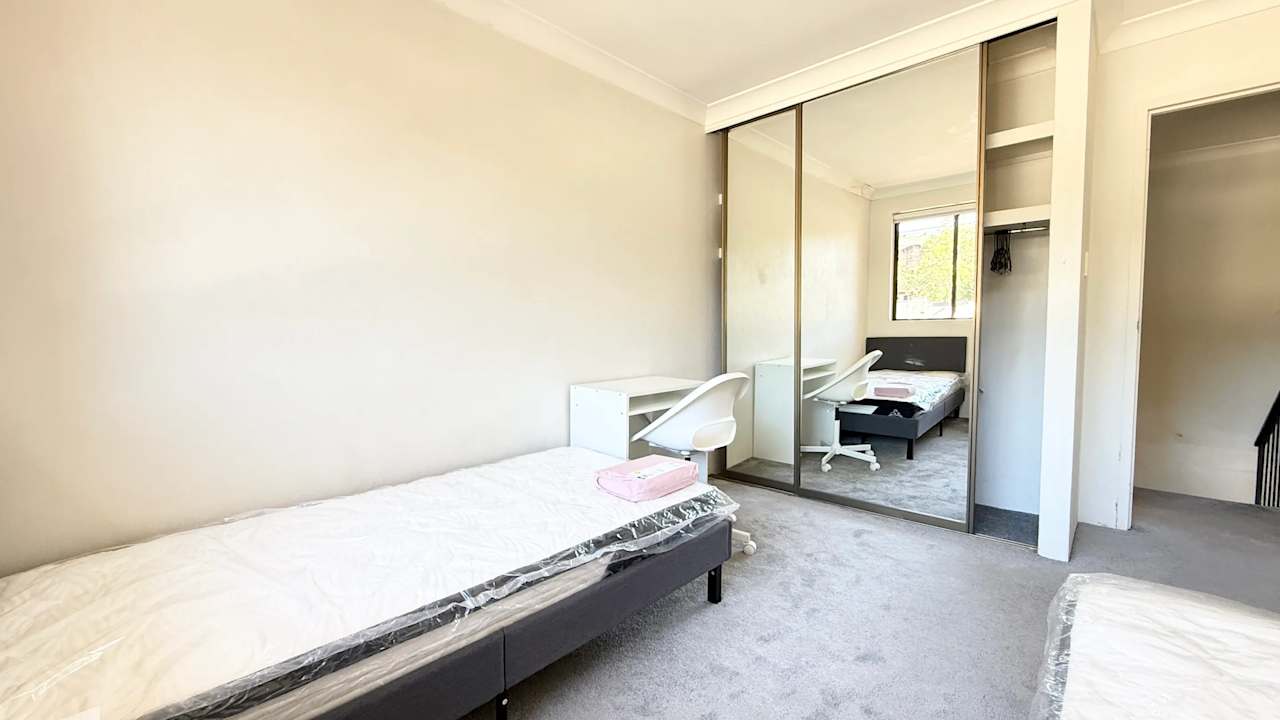 Furnished room in a flatshare