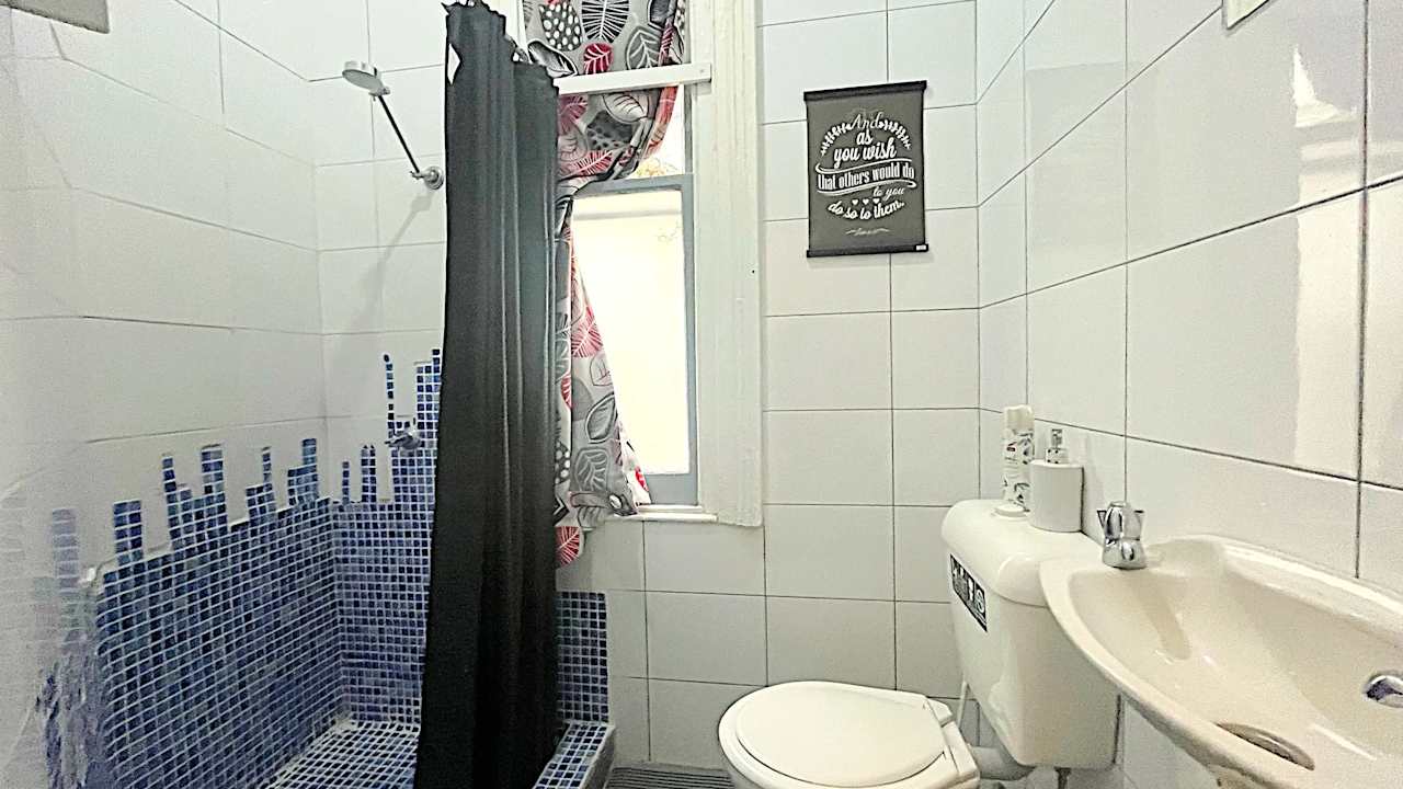 Room in a share house