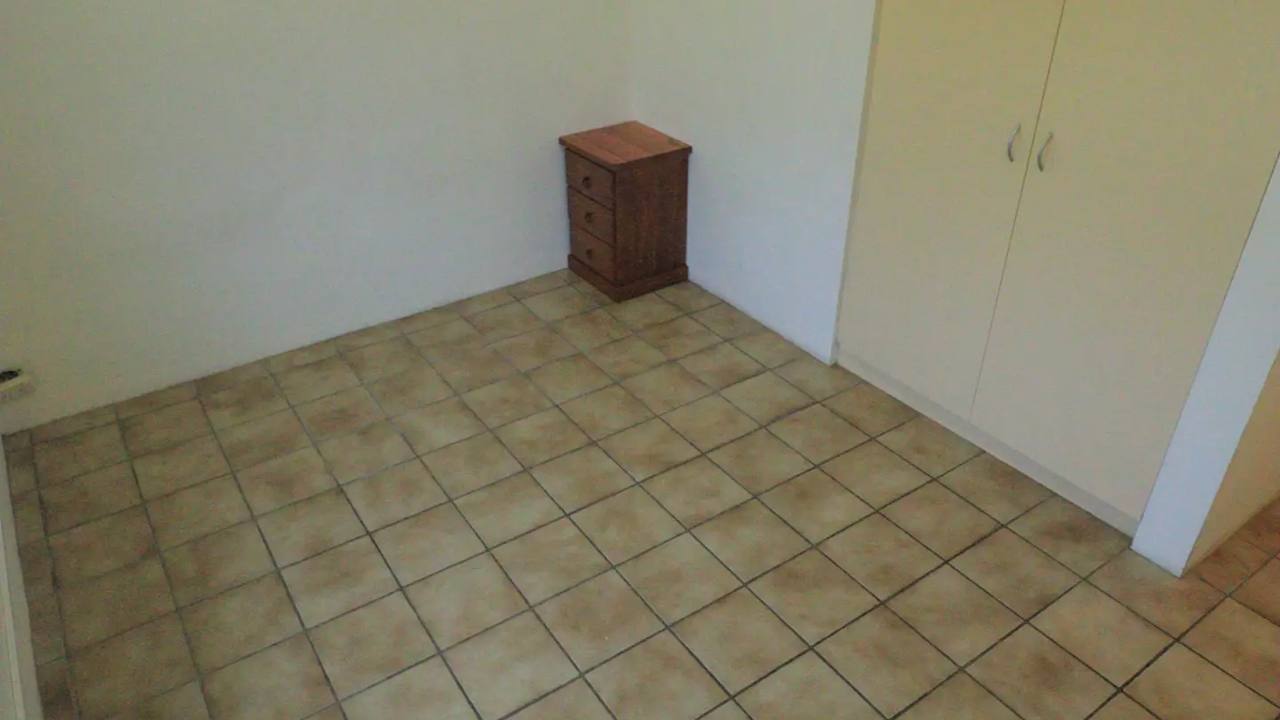 Unfurnished room in a flatshare