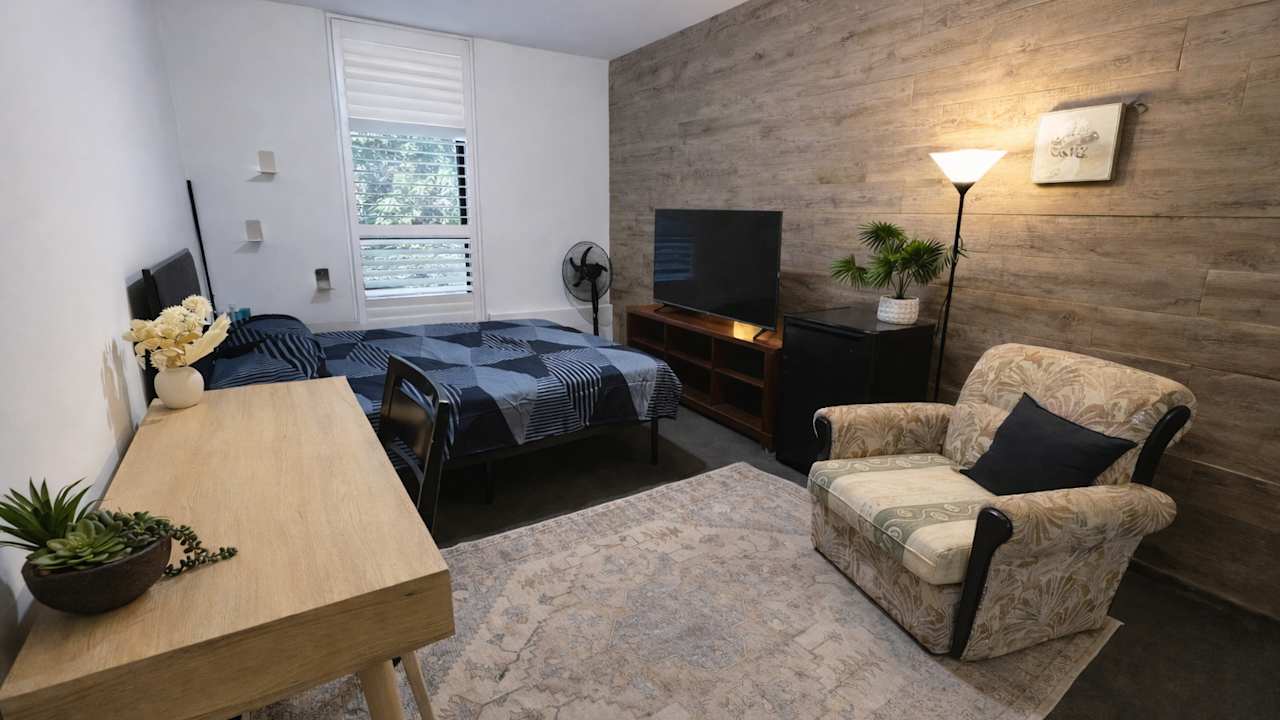 Furnished room in a flatshare