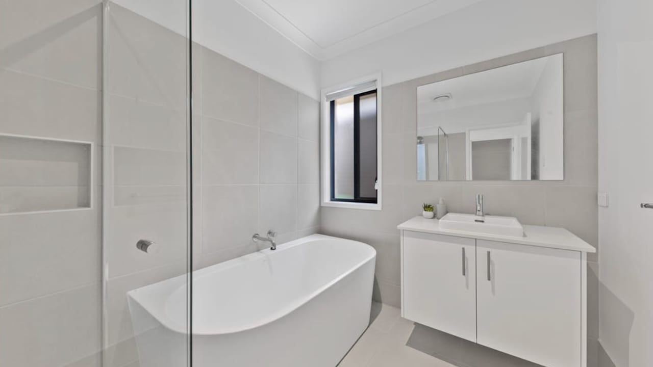 Unfurnished room in a share house