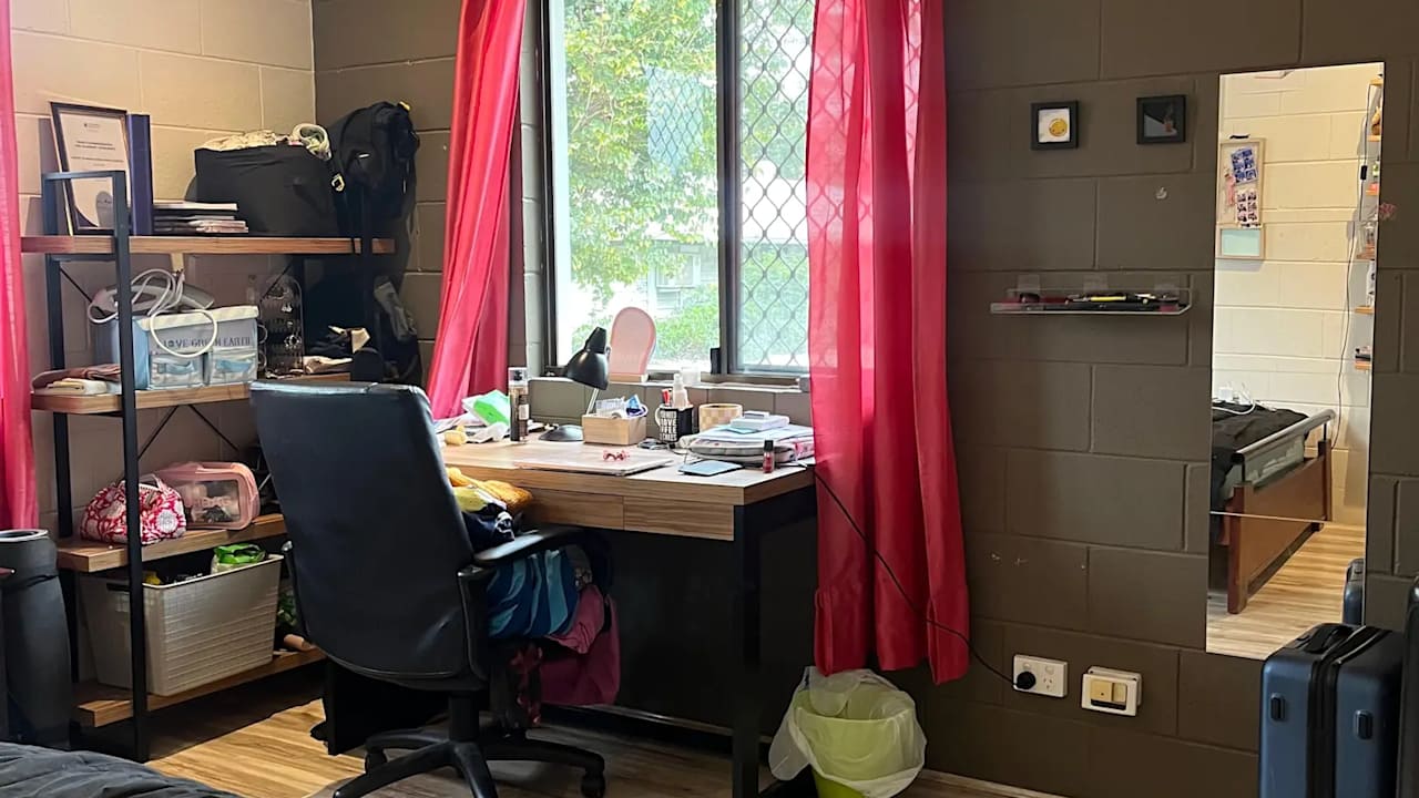 Furnished room in a flatshare