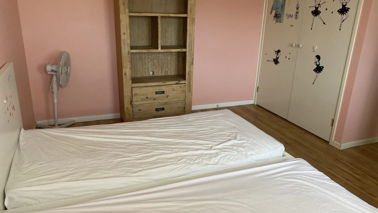 Room in a share house