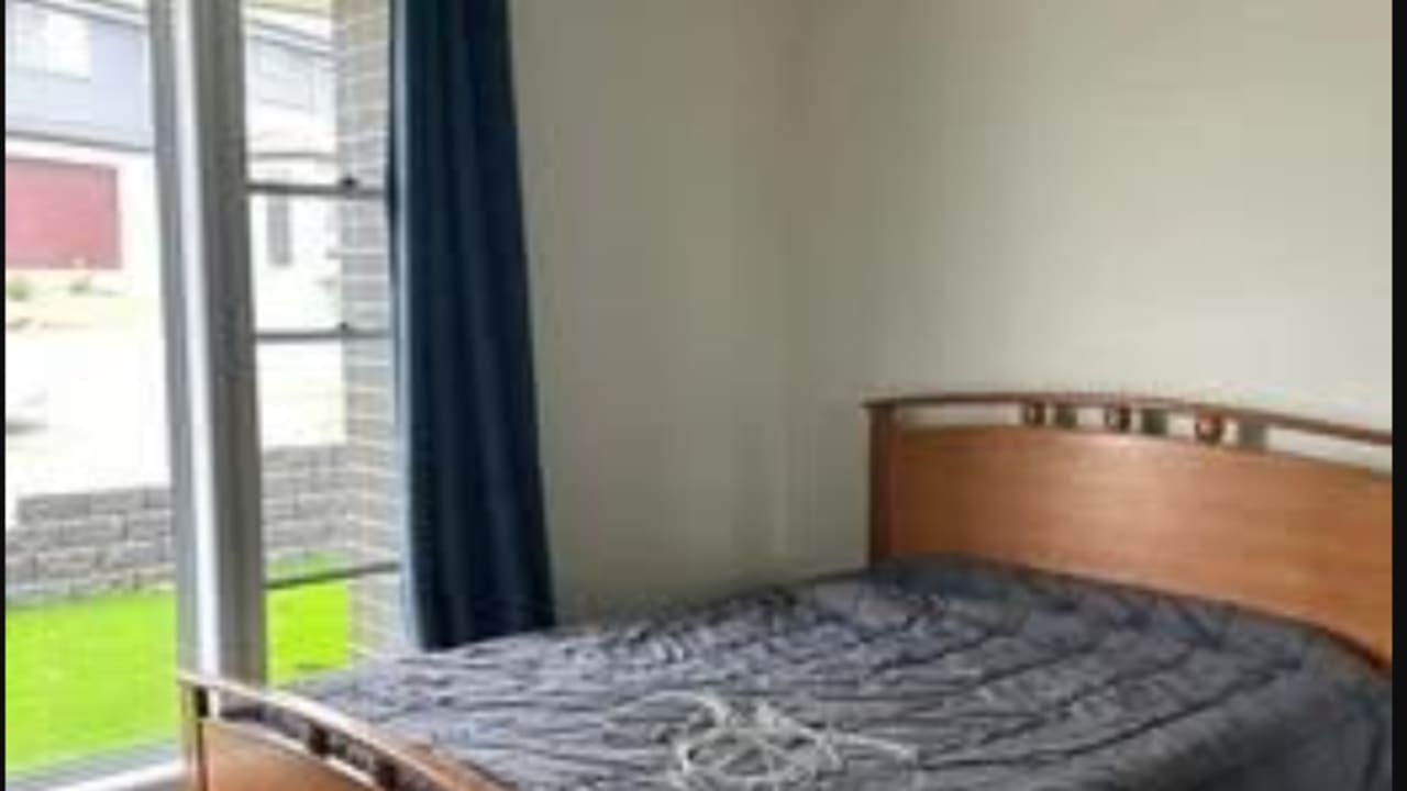 Room in a share house