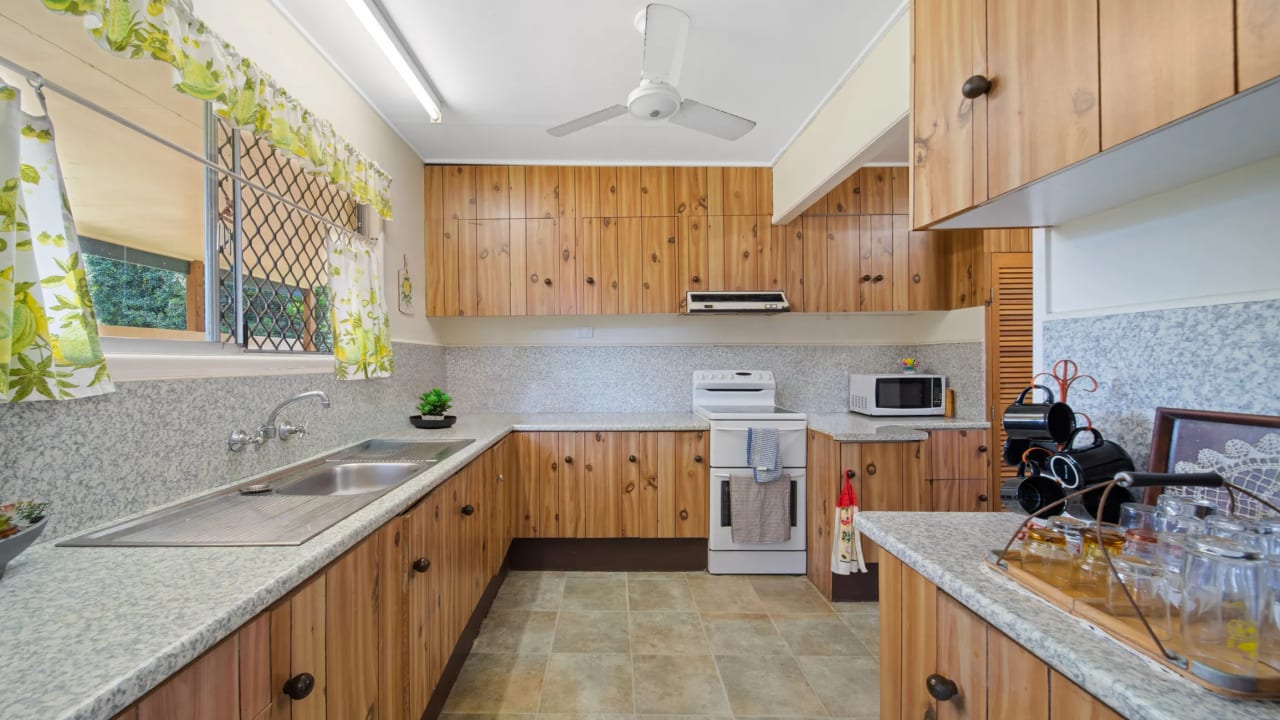 Furnished room in a share house