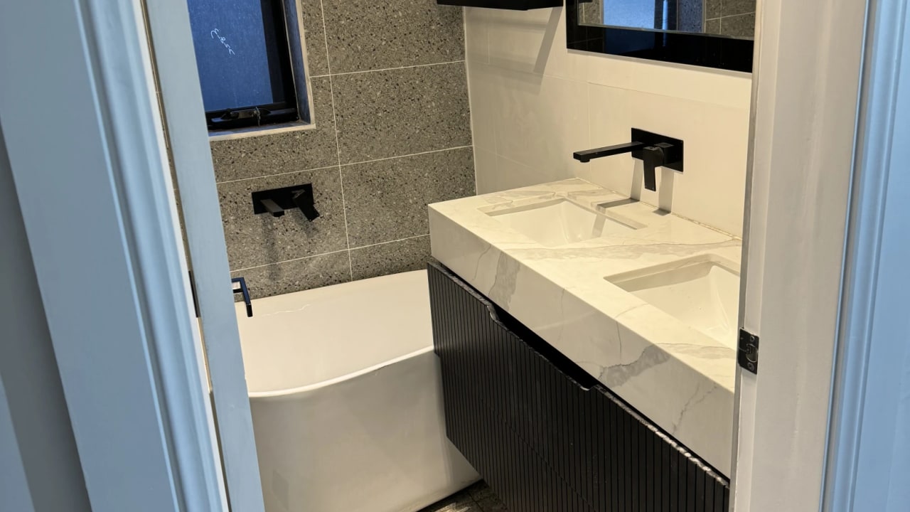 Furnished room in a flatshare