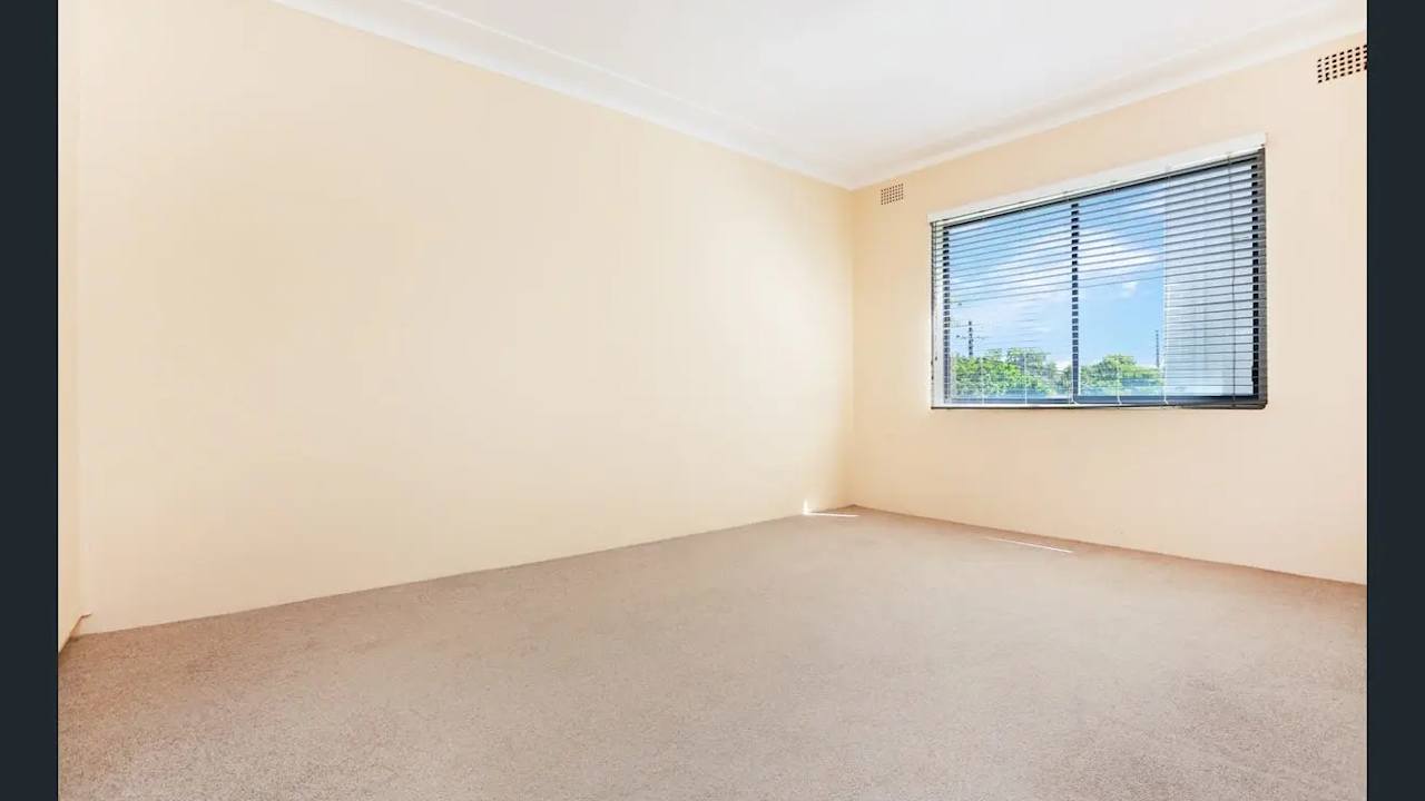 Unfurnished room in a flatshare