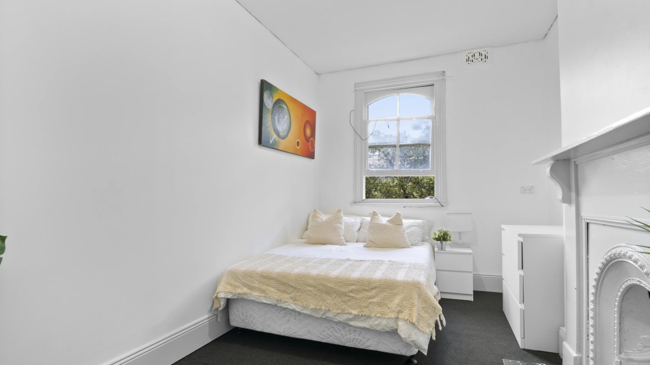 Furnished room in a flatshare