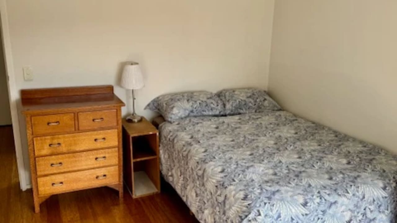 Furnished room in a flatshare
