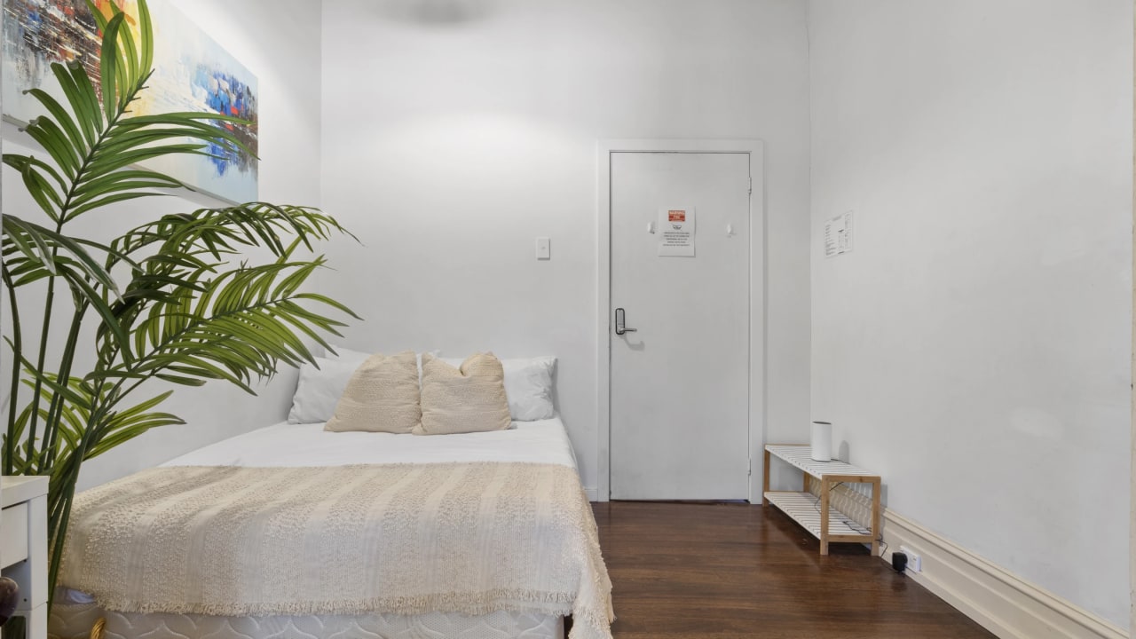 Furnished room in a share house
