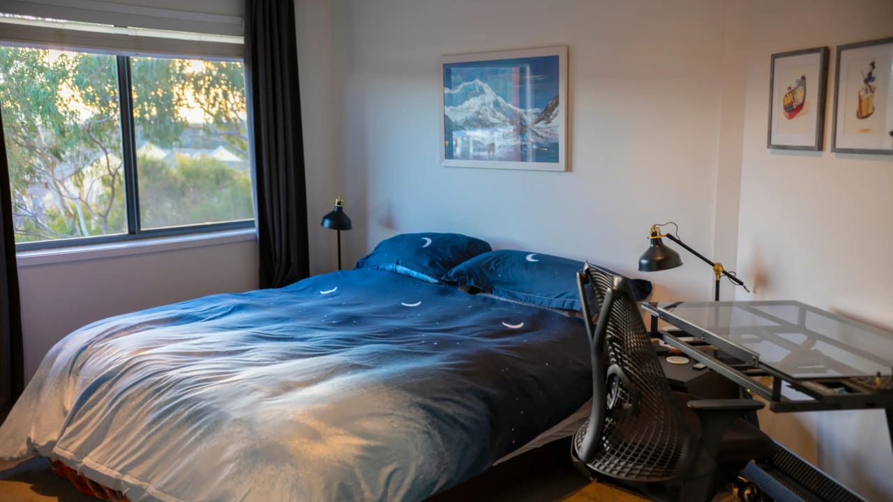 Furnished room with ensuite in a flatshare