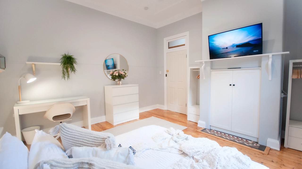 Furnished room in a share house