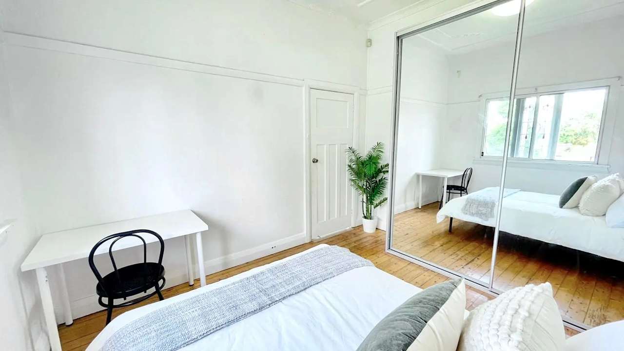 Room in a share house