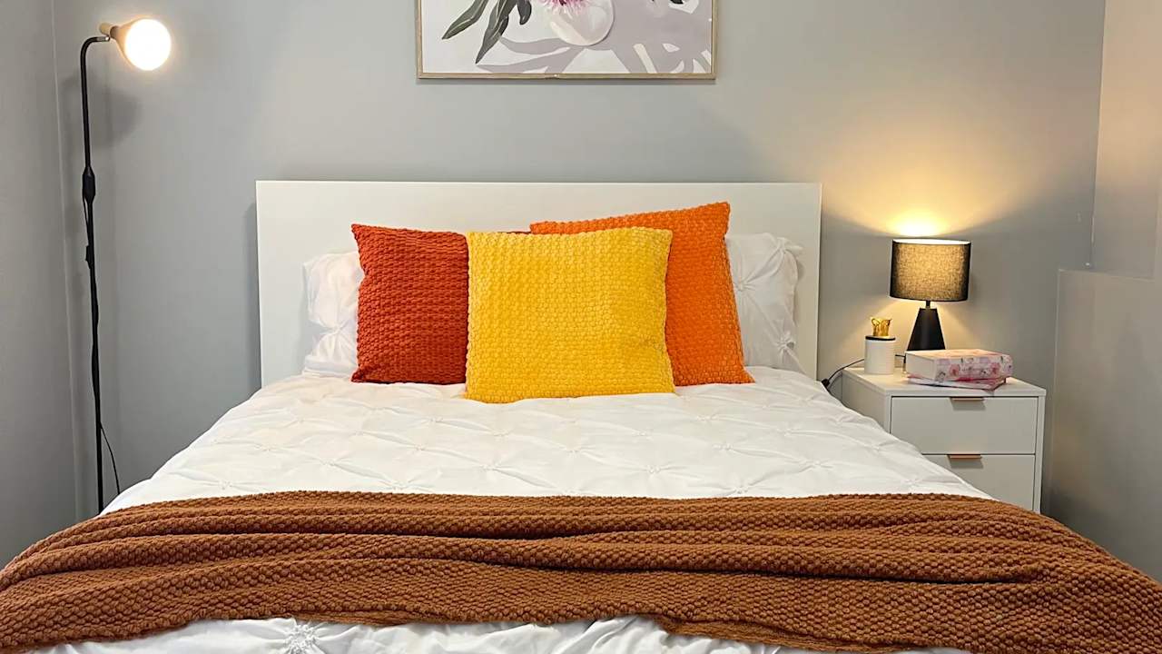 Furnished room in a share house
